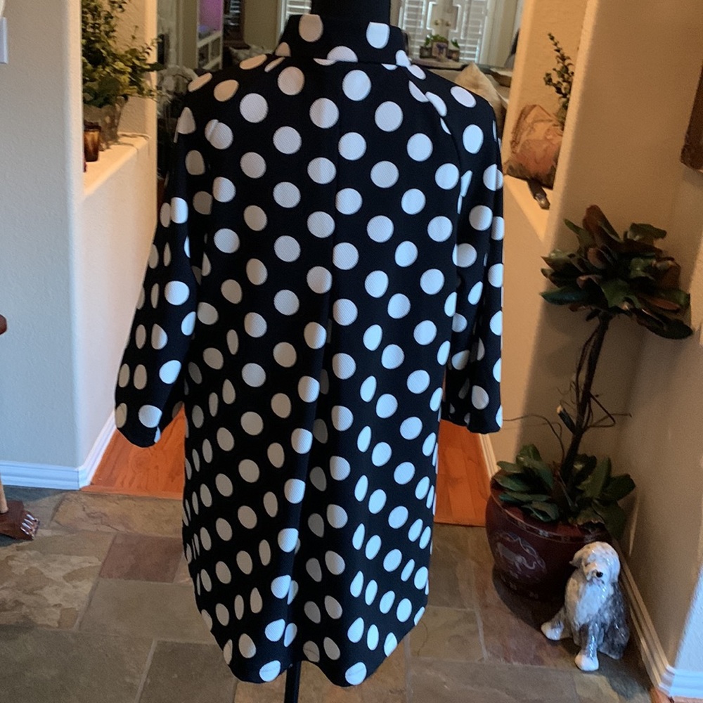Chic black & white polka dot jacket that has 3/4 length sleeves & pleat in back. - Picture 2 of 3